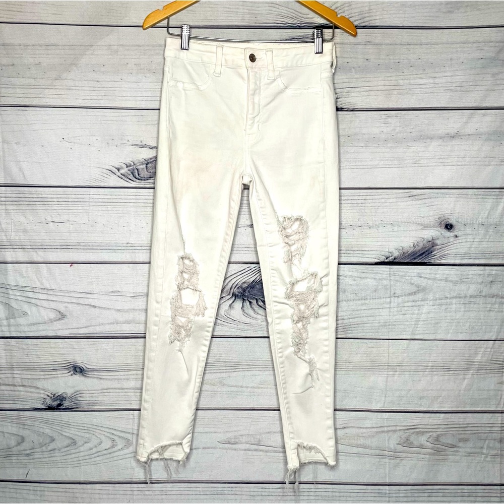 American Eagle outfitters Super high rise white ripped jegging crop size 4